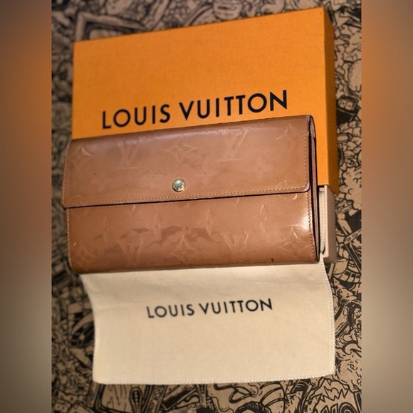 LOUIS VUITTON VERNIS MOCHA BROWN SARAH WALLET - Picture 2 of 16